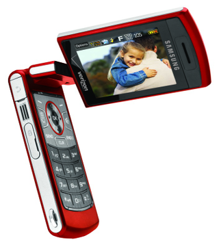 Illustration for article titled Samsung's Thin 3-Megapixel SCH-u900 FlipShot Camera Phone Hits Verizon